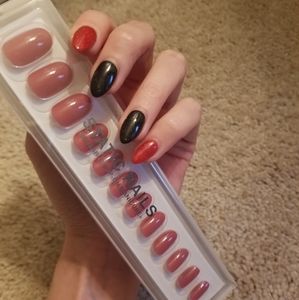 Static Nails Reusable Pop-on Manicure